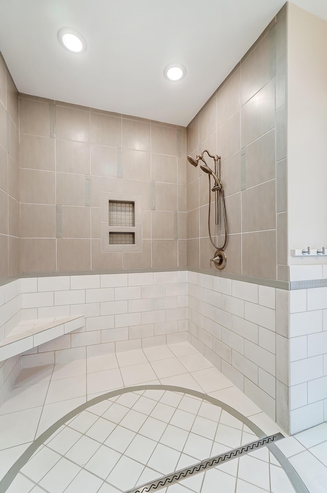 full bathroom featuring tiled shower and recessed lighting