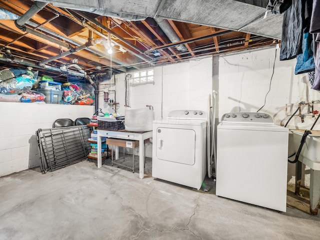 laundry area with laundry area and washer and clothes dryer