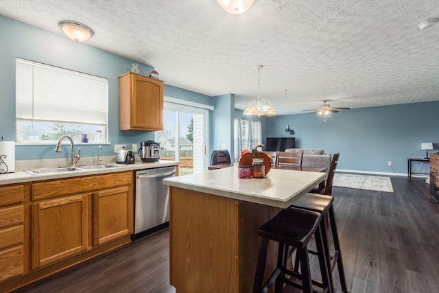 kitchen with a breakfast bar, dark wood-type flooring, open floor plan, a sink, and dishwasher