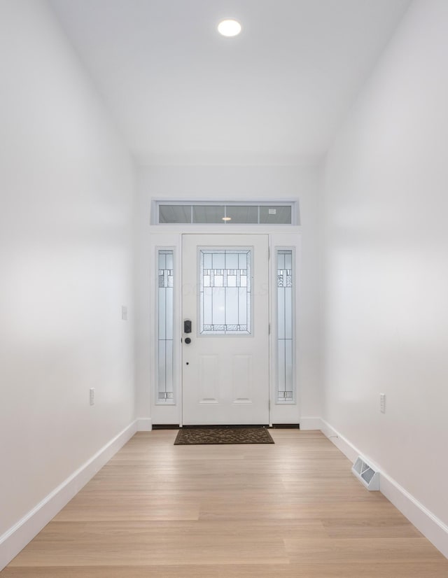 entrance foyer featuring light wood-style floors, visible vents, baseboards, and recessed lighting