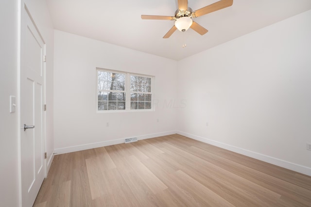 unfurnished room featuring visible vents, ceiling fan, light wood-style flooring, and baseboards