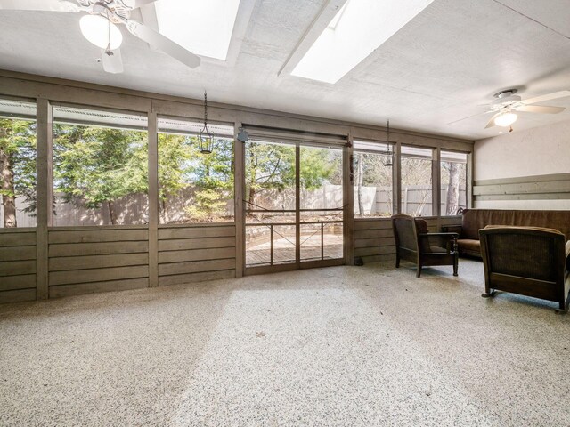 sunroom / solarium featuring a skylight and ceiling fan