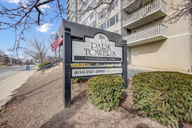 view of community / neighborhood sign