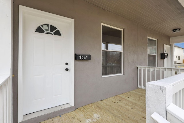 view of exterior entry featuring stucco siding