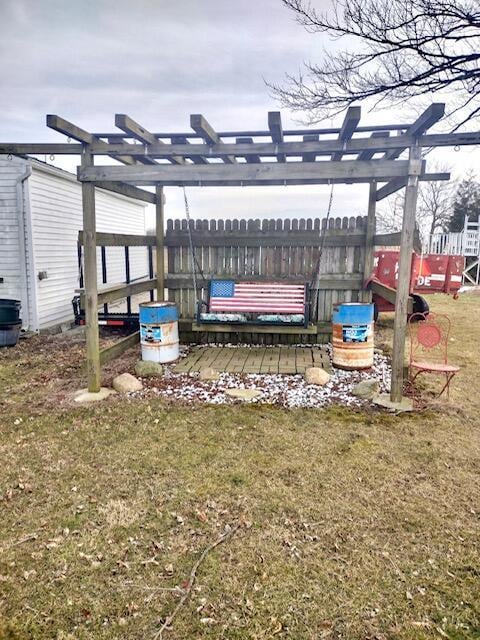 view of yard featuring a pergola