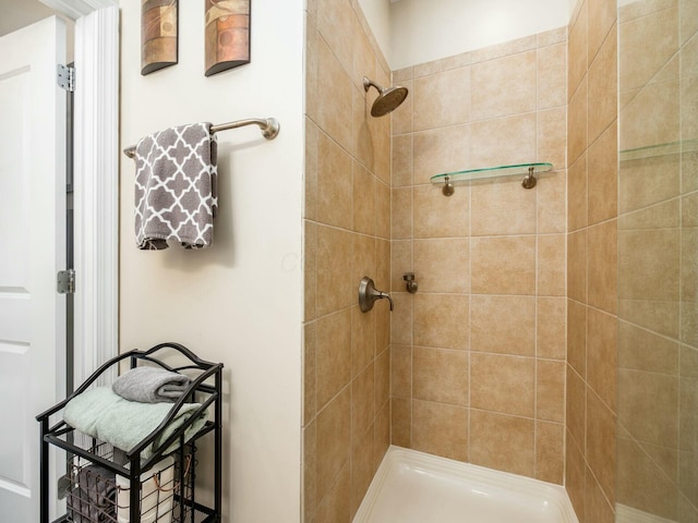 bathroom featuring tiled shower