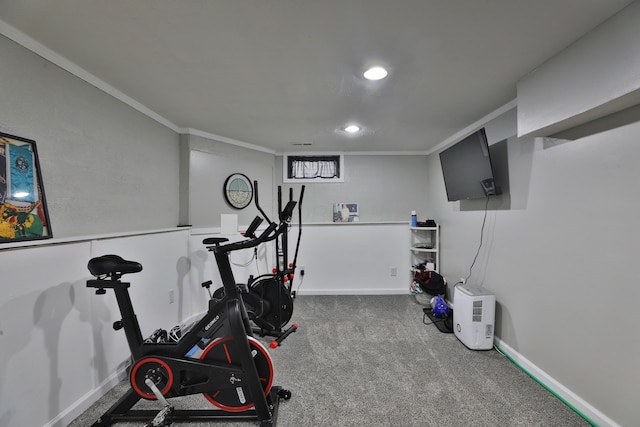 exercise room featuring carpet floors, baseboards, crown molding, and recessed lighting