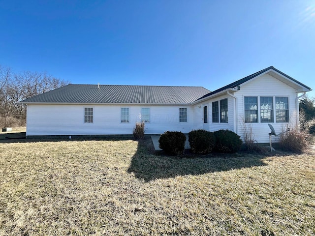 back of house featuring a yard