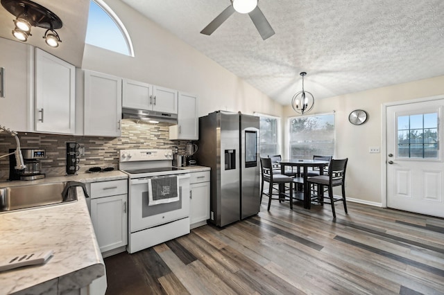 kitchen with lofted ceiling, under cabinet range hood, a sink, stainless steel fridge with ice dispenser, and white electric range oven