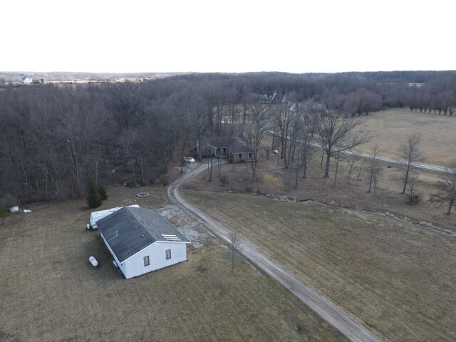 birds eye view of property featuring a rural view