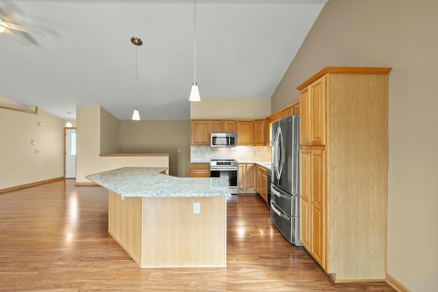 kitchen featuring appliances with stainless steel finishes, light wood-type flooring, ceiling fan, and tasteful backsplash