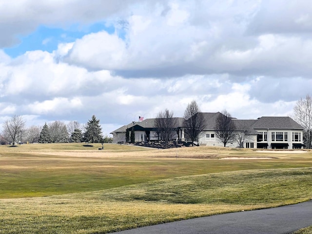 view of front facade with a front lawn