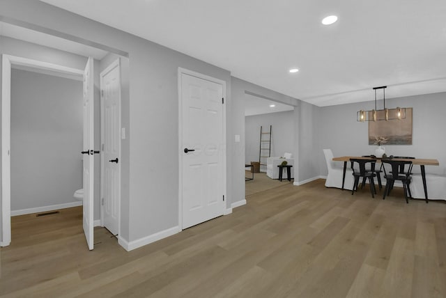 dining area featuring recessed lighting, visible vents, light wood-style flooring, and baseboards