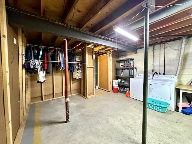 unfinished below grade area featuring washing machine and dryer