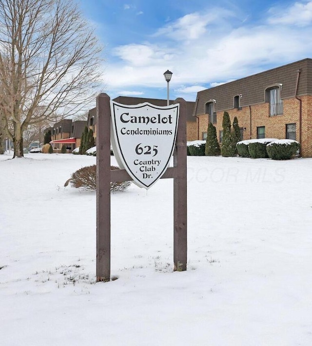 view of community / neighborhood sign