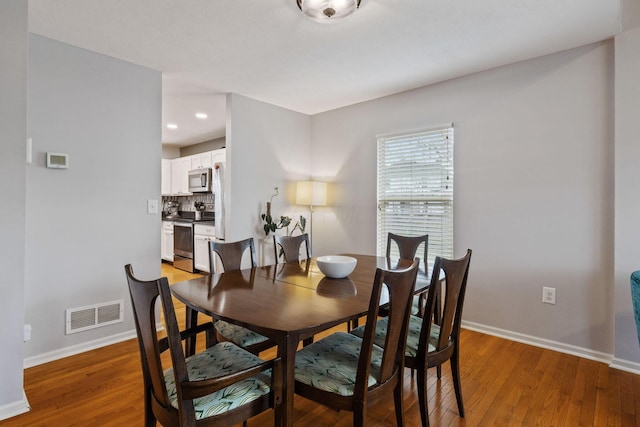 dining space with recessed lighting, baseboards, visible vents, and light wood finished floors