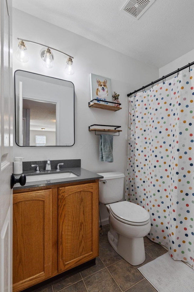 full bathroom with visible vents, toilet, a shower with curtain, a textured ceiling, and vanity