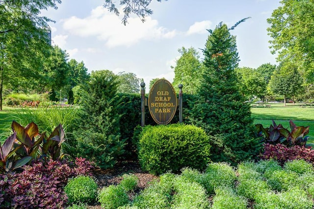 community / neighborhood sign with a lawn