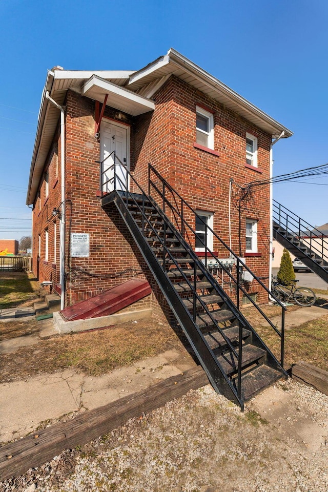 view of front facade with brick siding