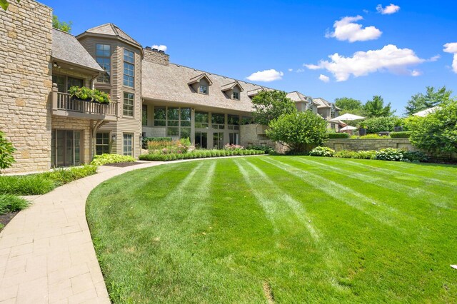 view of yard with a balcony