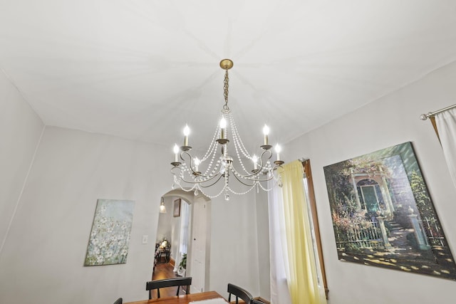 room details featuring arched walkways