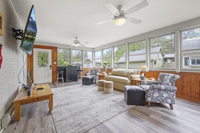 sunroom with ceiling fan