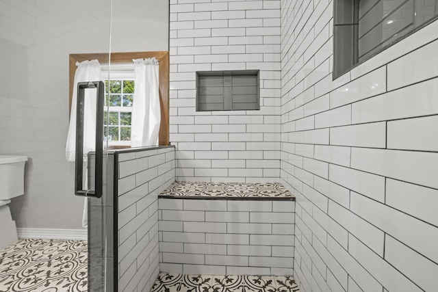 bathroom featuring a tile shower