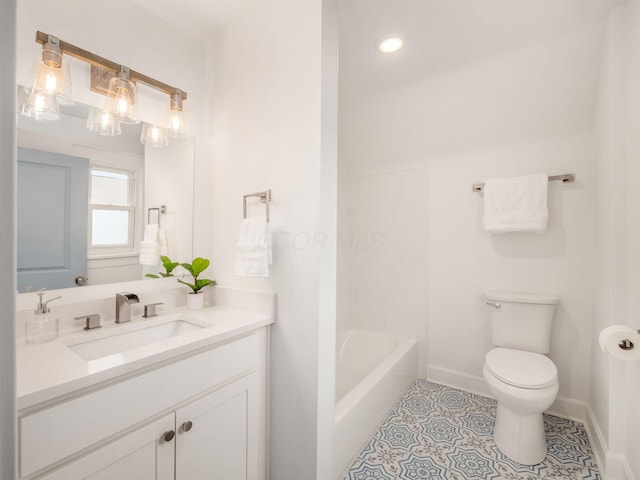 full bathroom featuring a washtub, toilet, vanity, tile patterned flooring, and baseboards