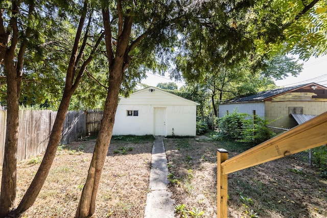 view of yard featuring an outbuilding and fence