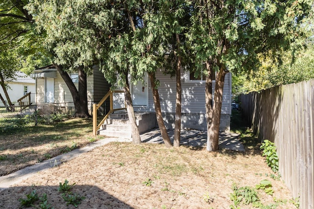 view of front facade with a fenced backyard