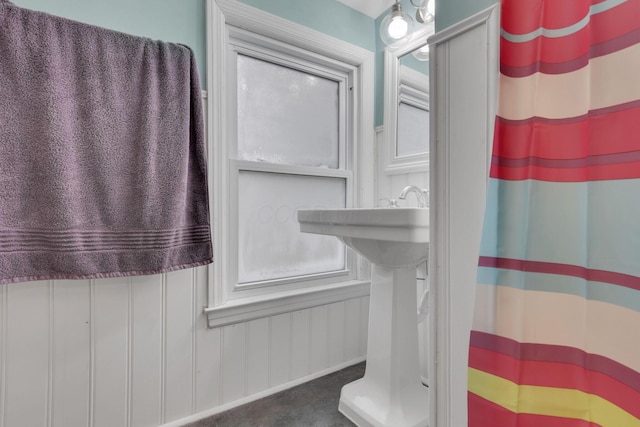 full bathroom featuring curtained shower