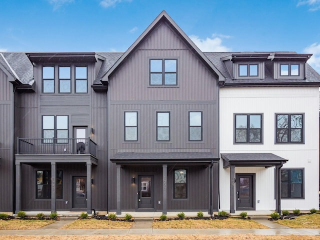 1093 Franklin Ave, Columbus, OH 43205 - view of property featuring covered porch, a shingled roof, and a balcony