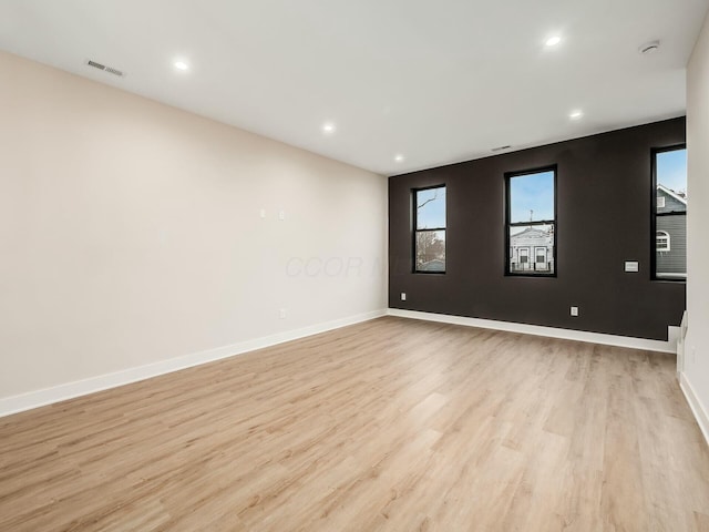 1093 Franklin Ave, Columbus, OH 43205 - unfurnished room with light wood-style flooring, visible vents, baseboards, and recessed lighting
