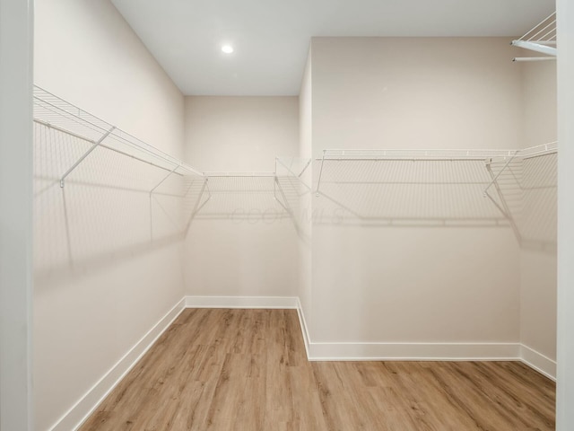1093 Franklin Ave, Columbus, OH 43205 - spacious closet with light wood-style flooring