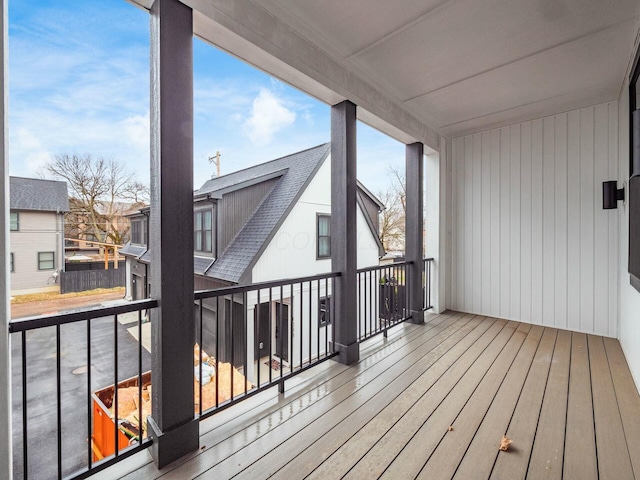 1093 Franklin Ave, Columbus, OH 43205 - view of wooden deck