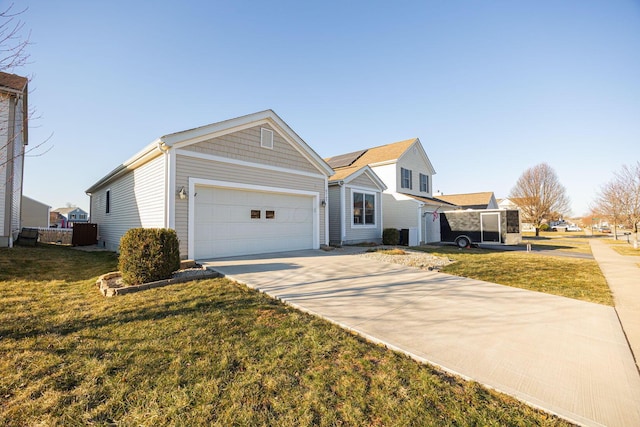 view of front of home featuring a front yard, fence, a garage, and driveway