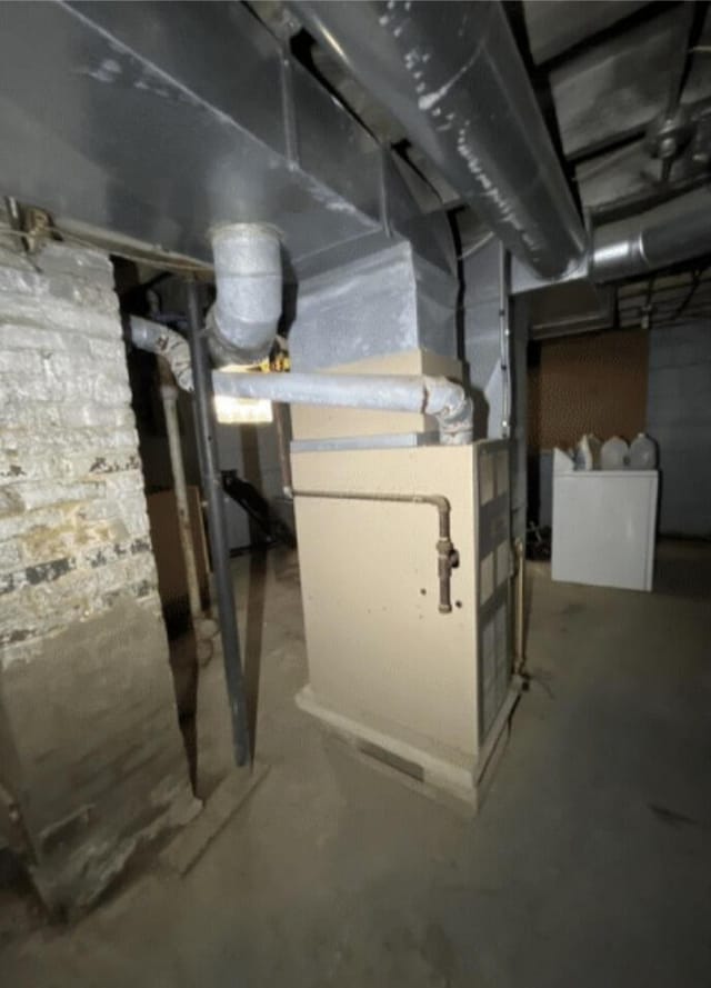 unfinished basement with washer / clothes dryer