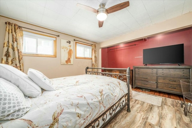 bedroom featuring wood finished floors and a ceiling fan