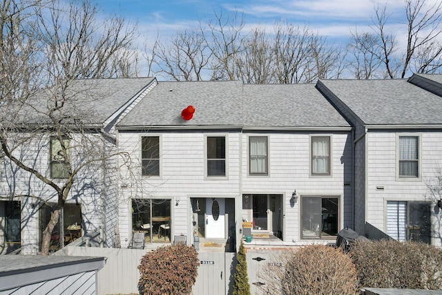 townhome / multi-family property with a shingled roof