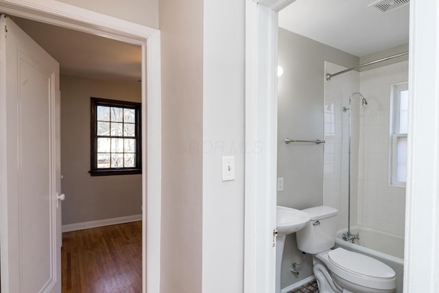 full bathroom featuring visible vents, baseboards, toilet, and wood finished floors