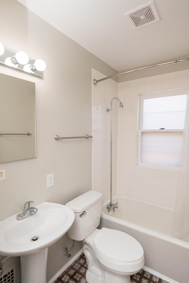 full bath featuring visible vents, a sink, toilet, and shower / bath combo