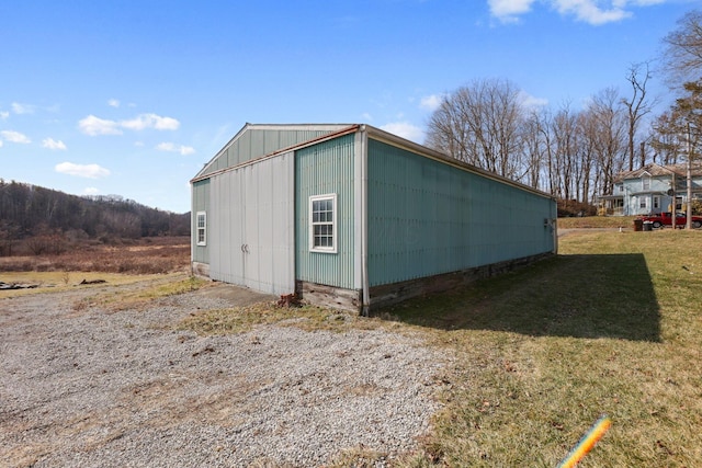 view of outdoor structure with an outbuilding