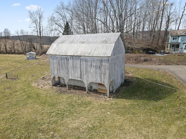 view of outbuilding featuring an outbuilding