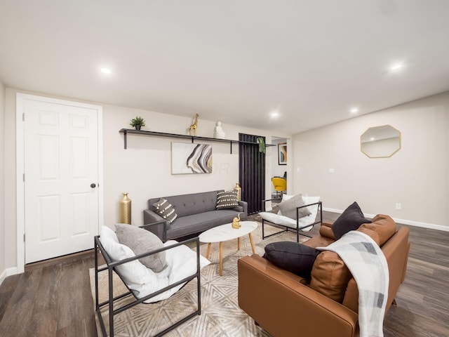 living area featuring baseboards, wood finished floors, and recessed lighting