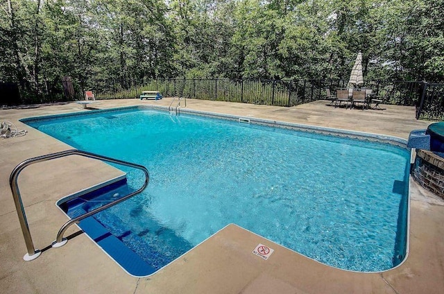 view of pool featuring outdoor dining area, fence, a patio area, and a fenced in pool