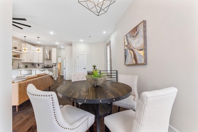 dining space featuring dark wood-type flooring, a ceiling fan, and recessed lighting