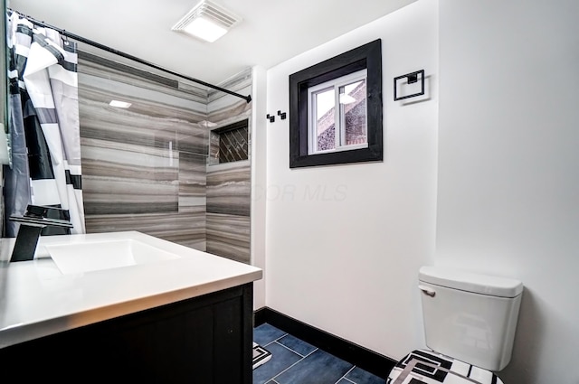 full bathroom featuring curtained shower, toilet, vanity, baseboards, and tile patterned floors