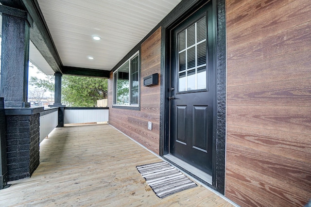 property entrance with covered porch