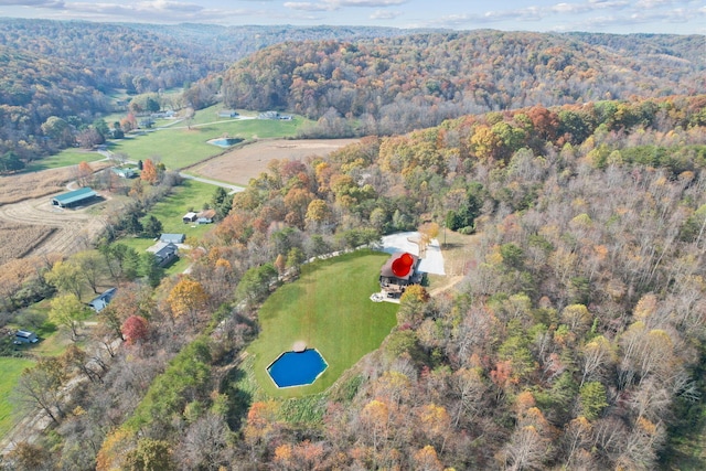 birds eye view of property featuring a wooded view