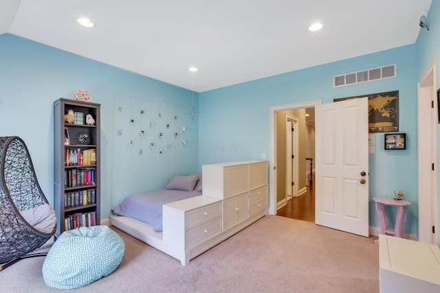 bedroom with light carpet, visible vents, and recessed lighting